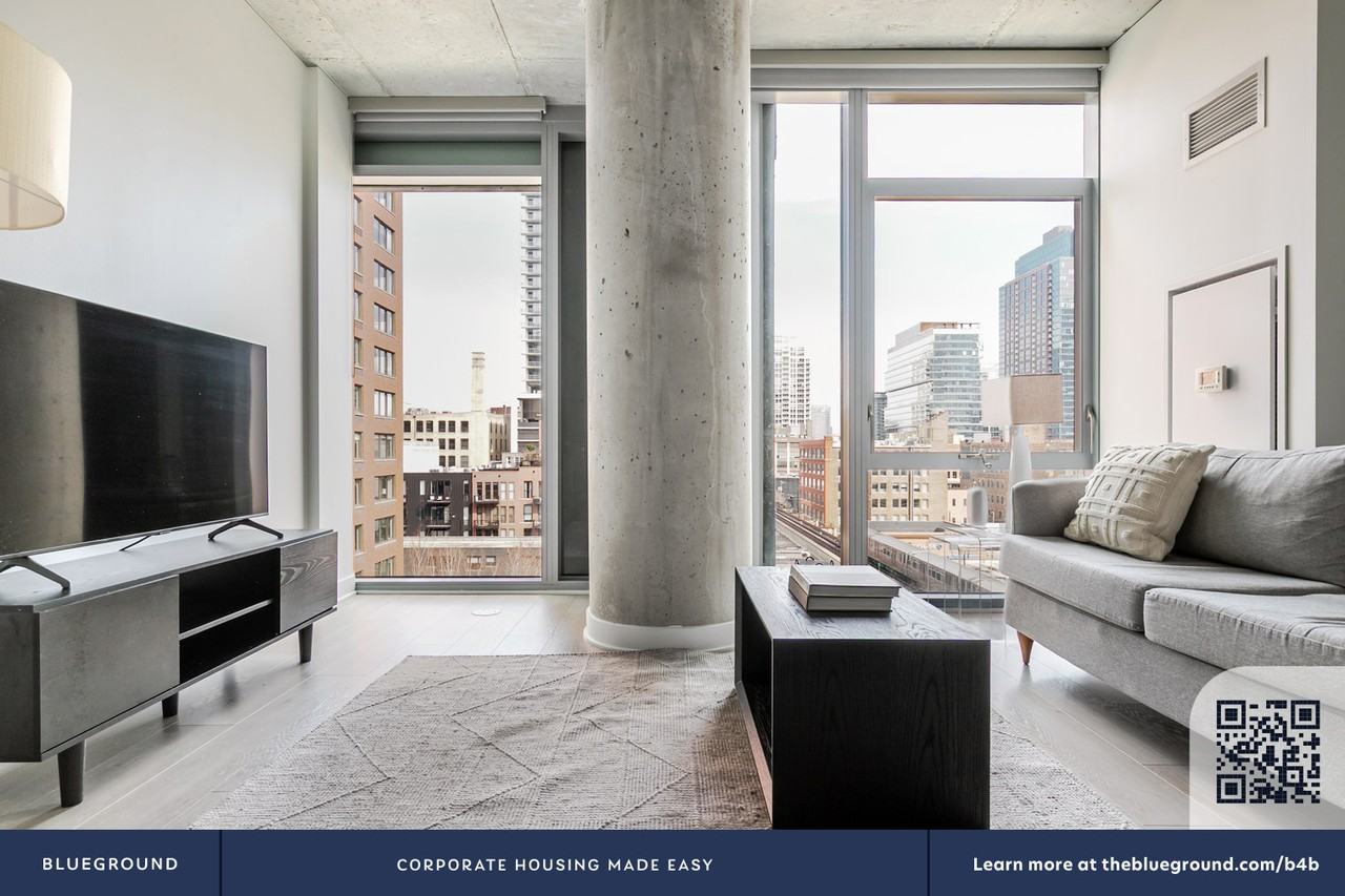 311 W Illinois St #1247 - Photo 6 of 37