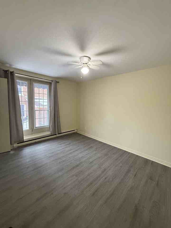 552 Frontenac Street #7 - Photo 3 of 8