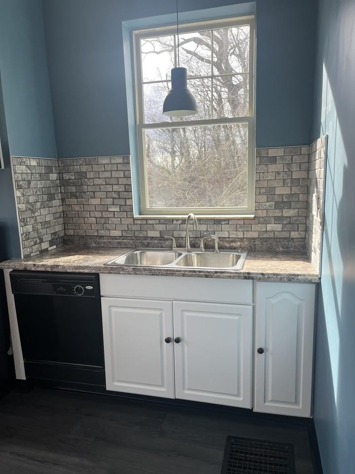 527 W Burgess St - Photo 3 of 40