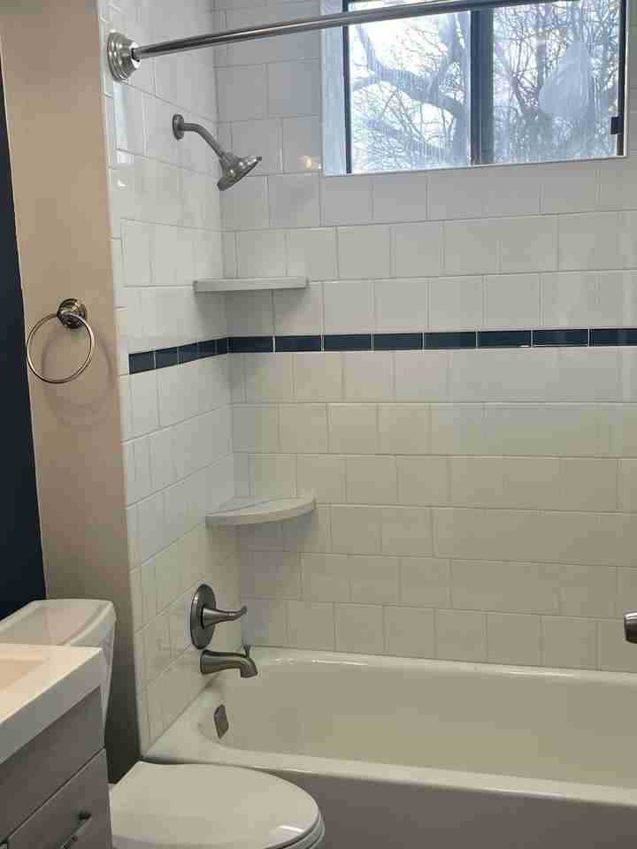 527 W Burgess St - Photo 2 of 40