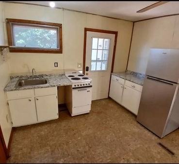 800 22nd St ##B - Photo 2 of 5