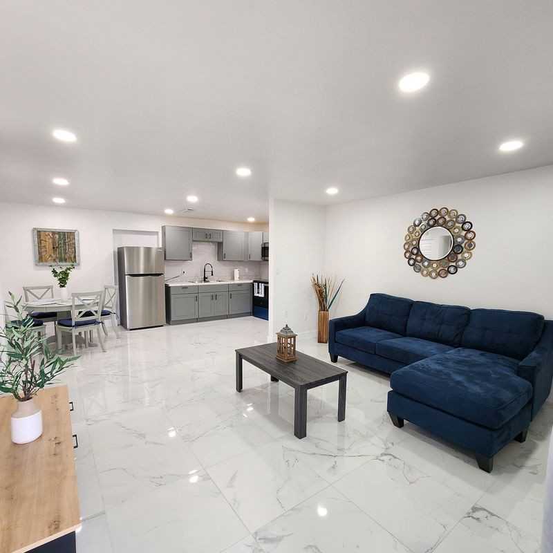 2210 Nw 18th St - Photo 2 of 9