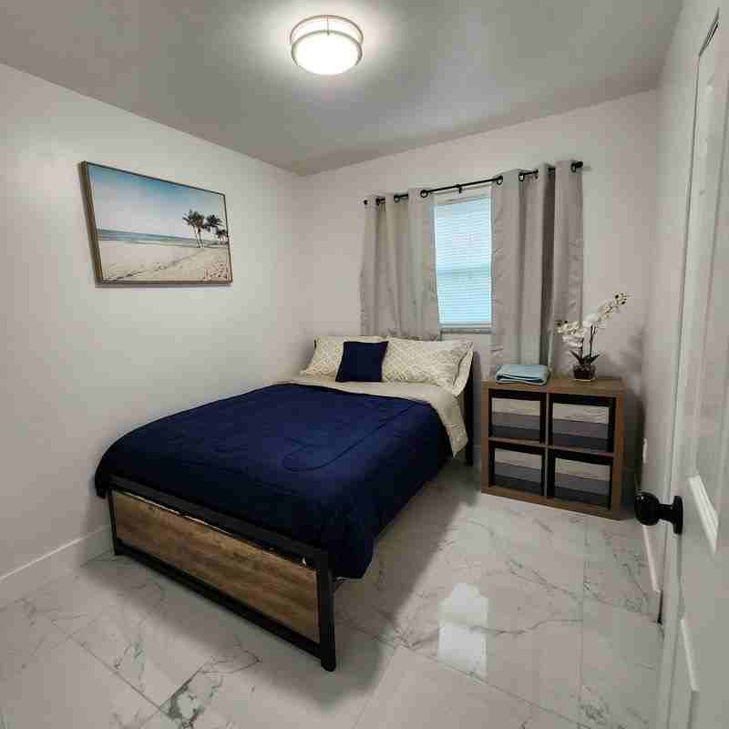 2210 Nw 18th St - Photo 6 of 9