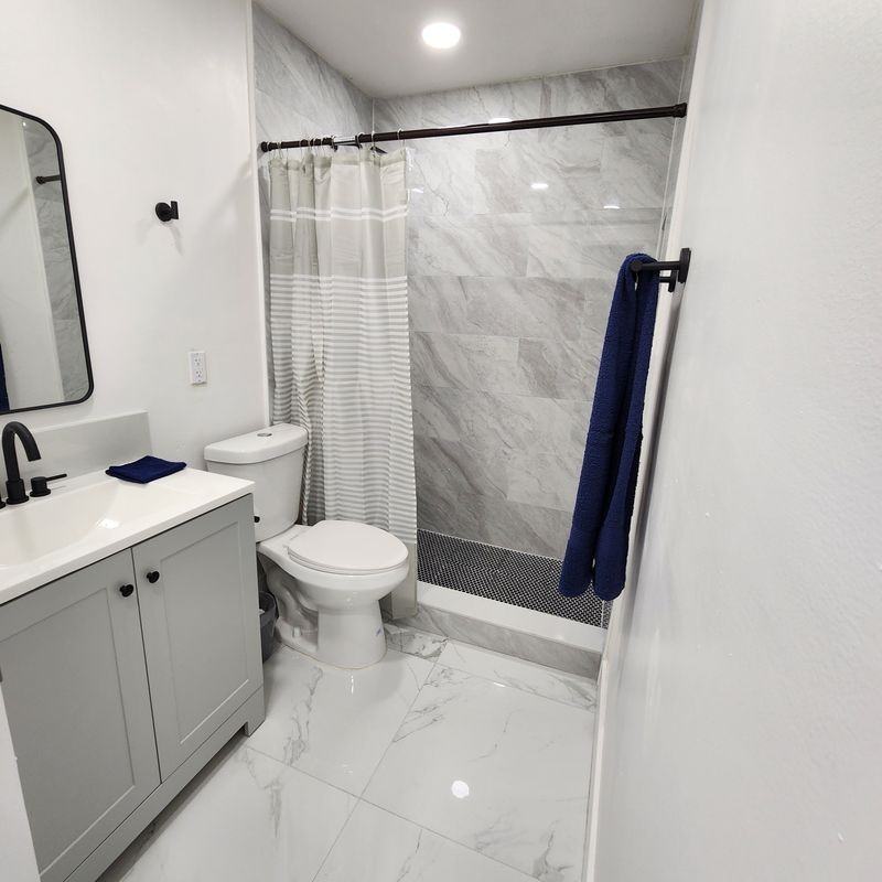 2210 Nw 18th St - Photo 7 of 9