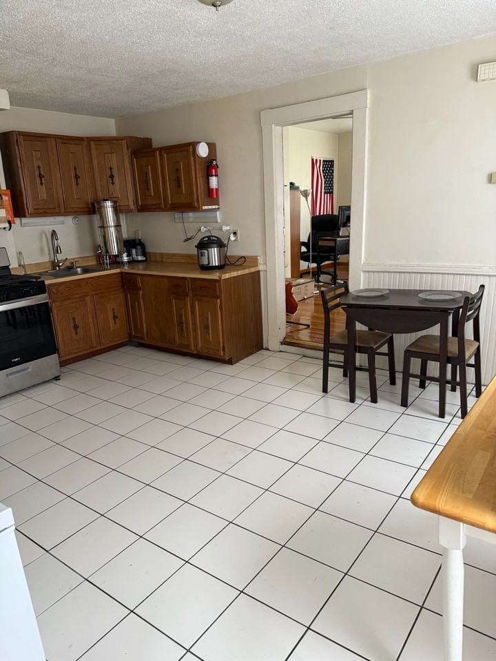 Seventh Street #3 - Photo 2 of 7