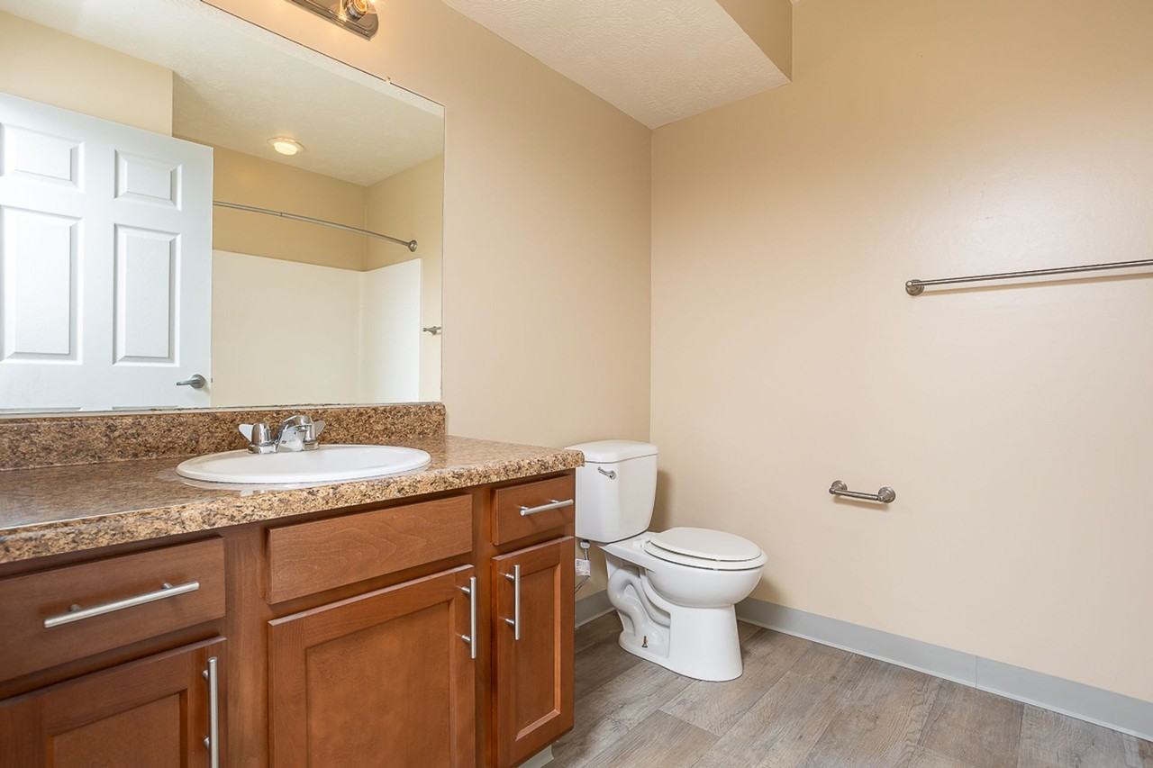 Walnut Manor Apartments - Photo 7 of 50