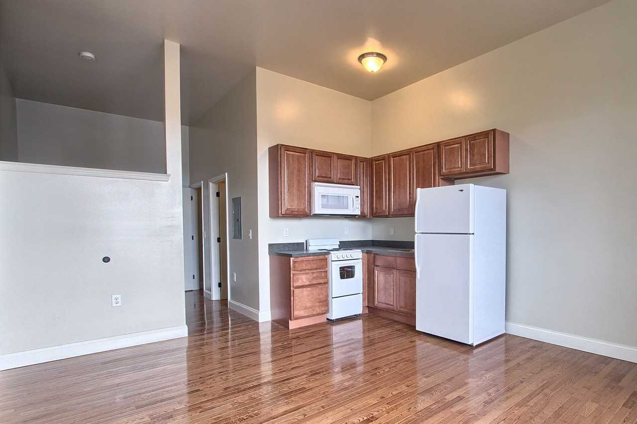 Glass Factory - Photo 2 of 20