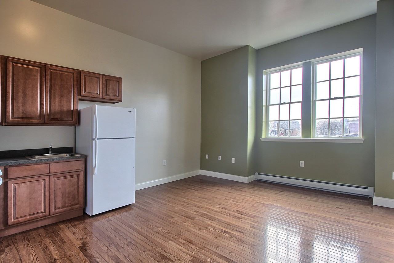 Glass Factory - Photo 6 of 20