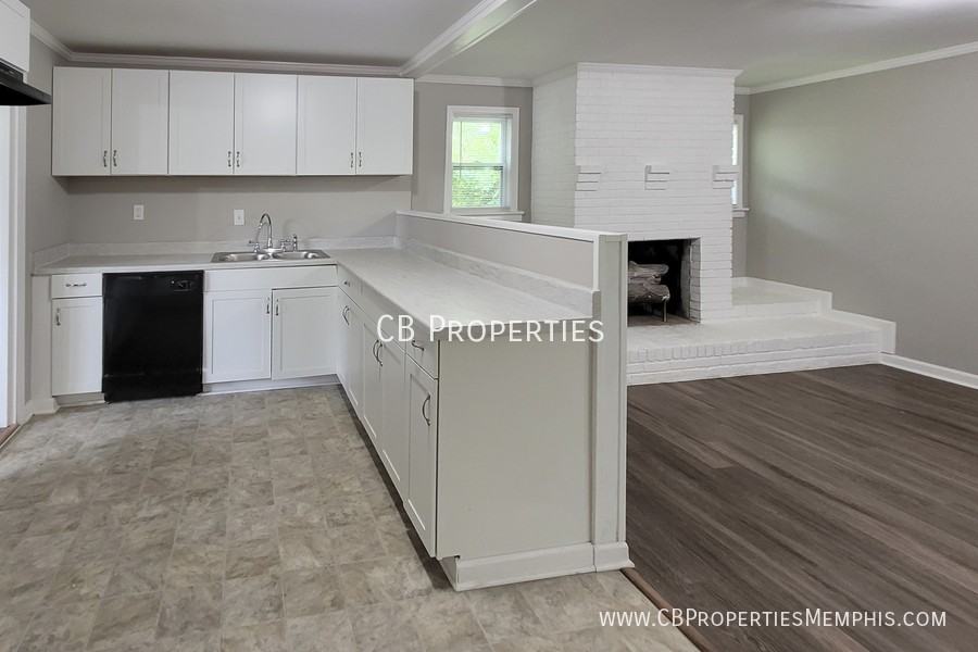 384 Lillian Dr - Photo 2 of 18