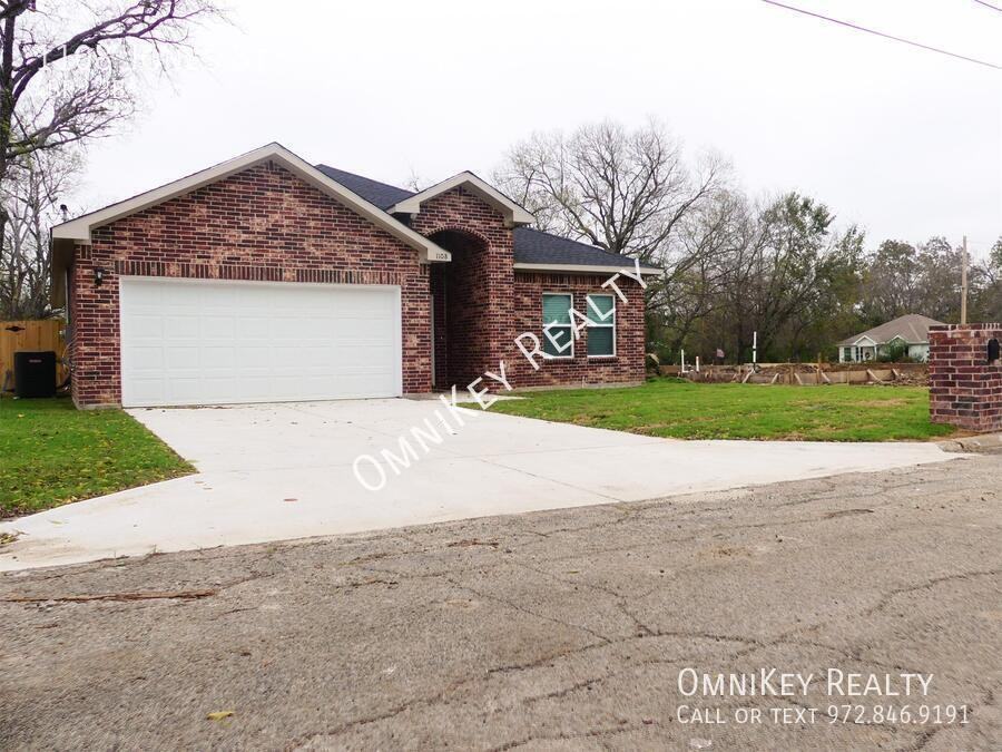 1108 Jones St - Photo 2 of 32