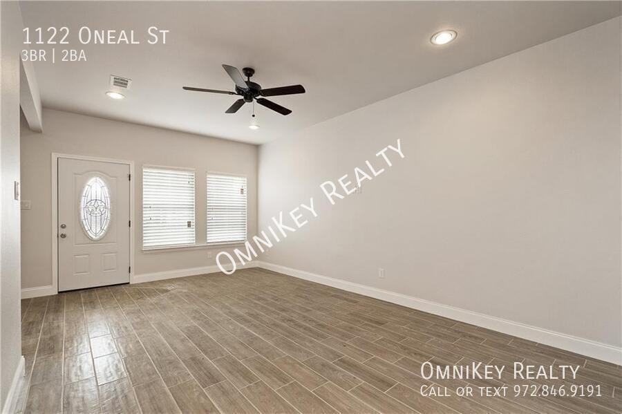 1122 Oneal St - Photo 3 of 15