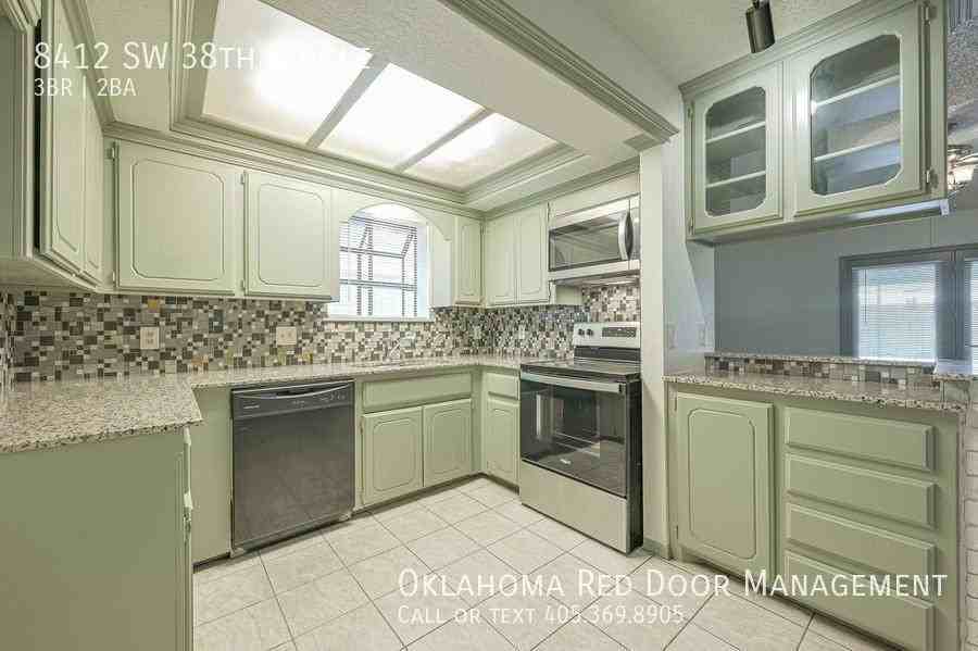 8412 Sw 38th Cir - Photo 3 of 37