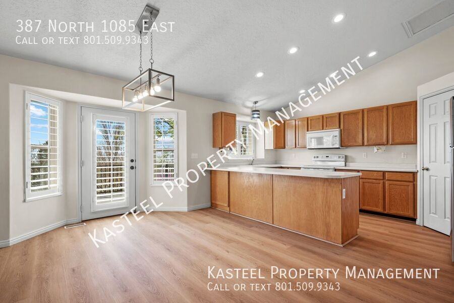 387 N 1085 E - Photo 3 of 32