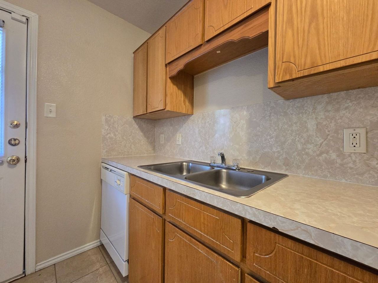 4601 Hudson Dr #C - Photo 5 of 19