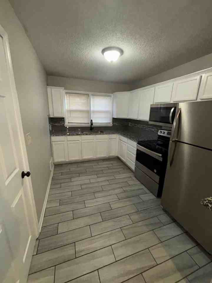 5906 E 99th Ter - Photo 2 of 9