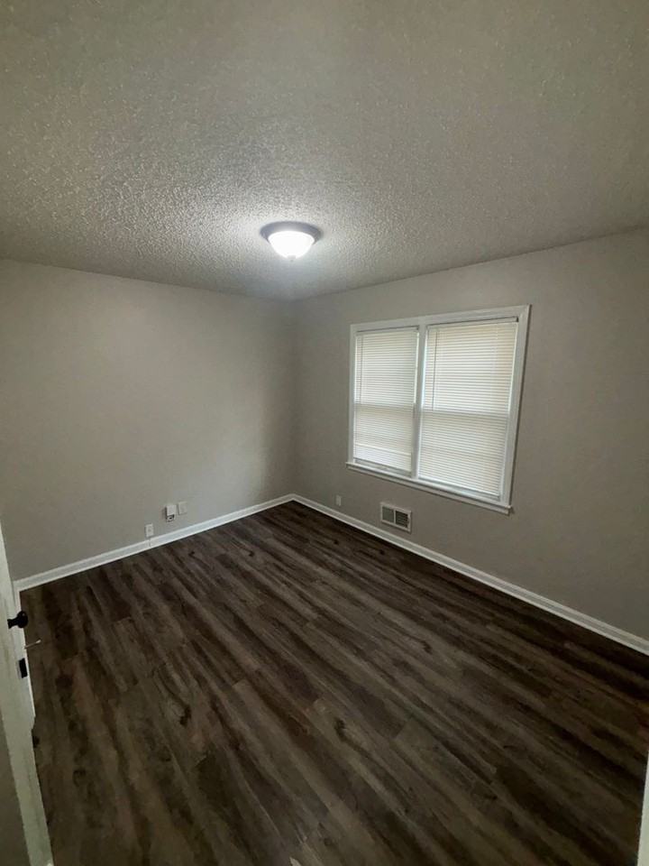 5906 E 99th Ter - Photo 6 of 9