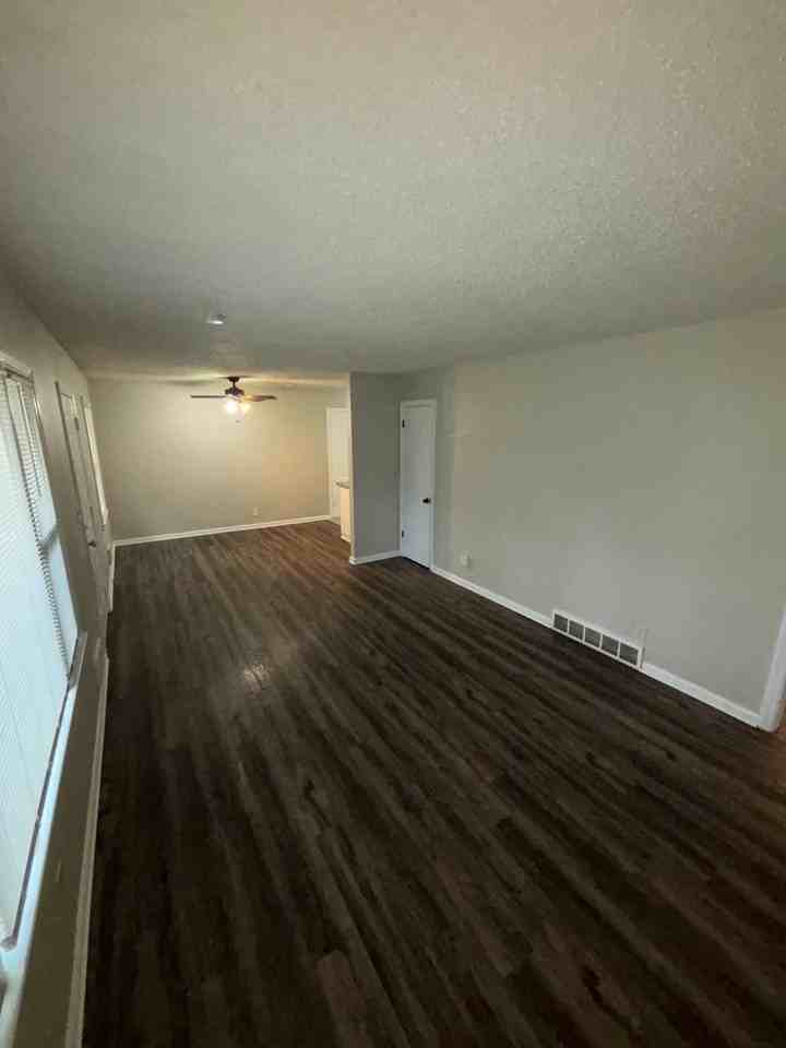 5906 E 99th Ter - Photo 7 of 9