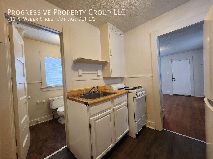 711 N. Weber Street Cottage 711 1/2 - Photo 3 of 11