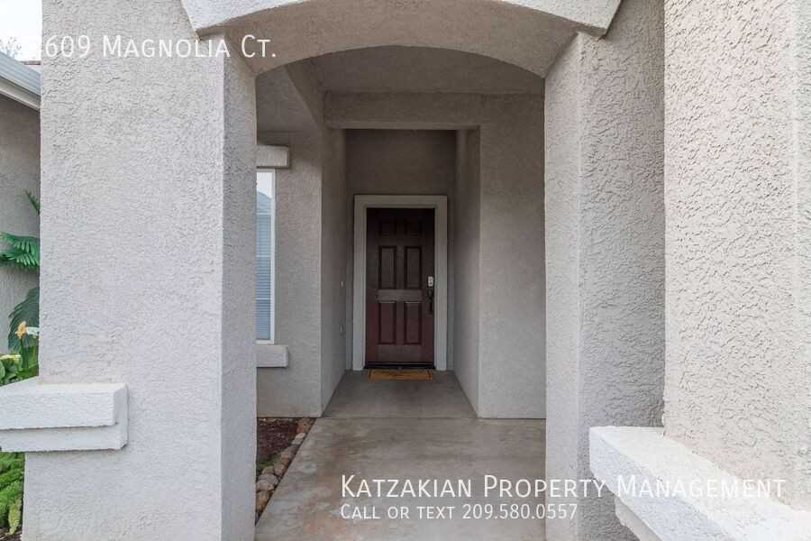 2609 Magnolia Ct - Photo 2 of 34