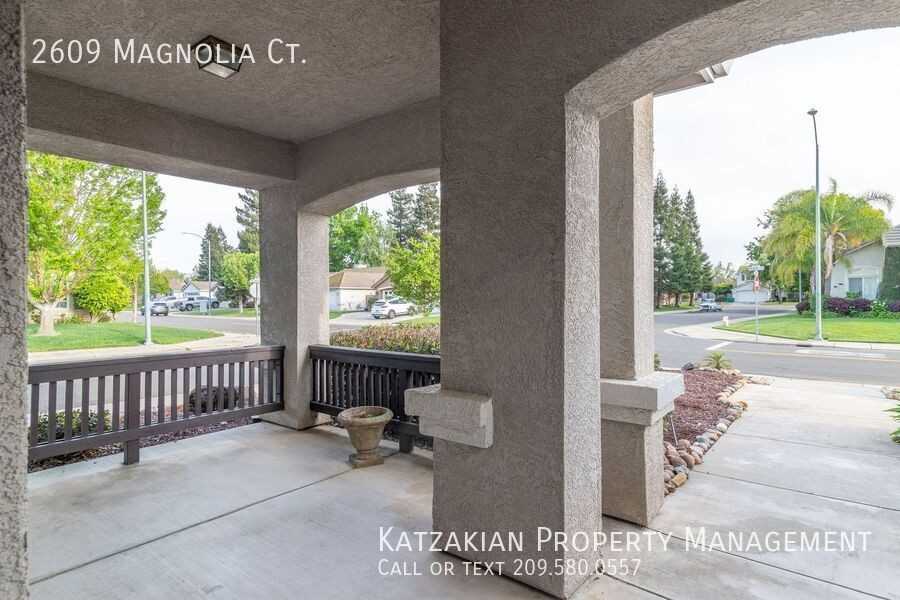 2609 Magnolia Ct - Photo 3 of 34