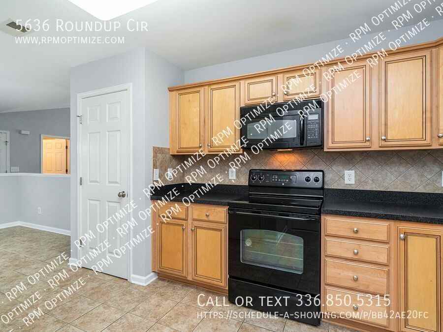 5636 Roundup Cir - Photo 4 of 45