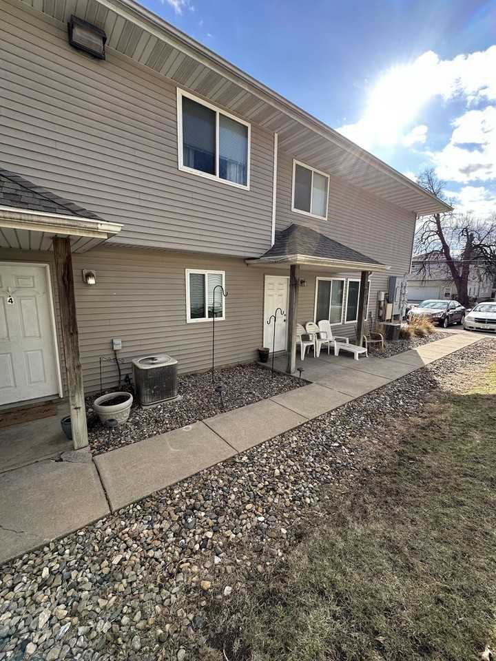 1011 Kellogg Ave - Photo 2 of 18