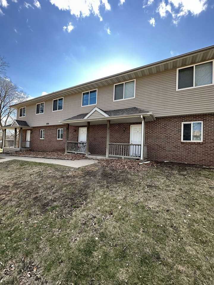 1011 Kellogg Ave - Photo 3 of 18