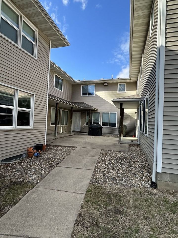 1011 Kellogg Ave - Photo 4 of 18