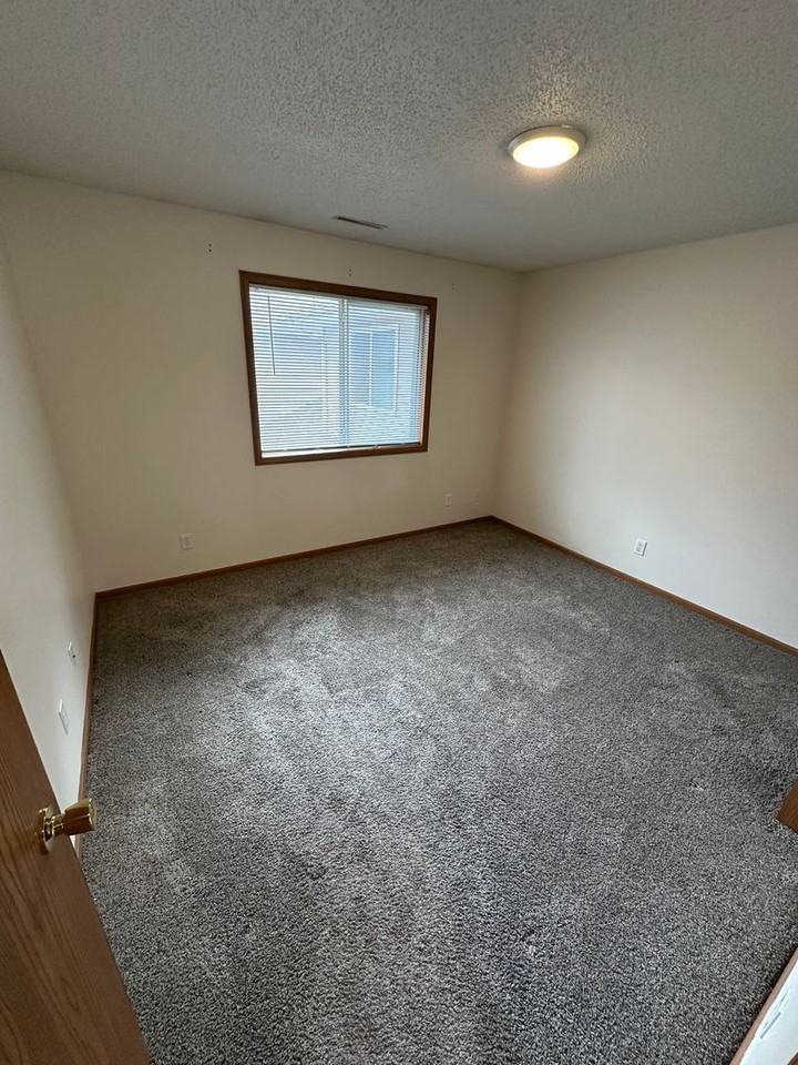 1011 Kellogg Ave - Photo 6 of 18