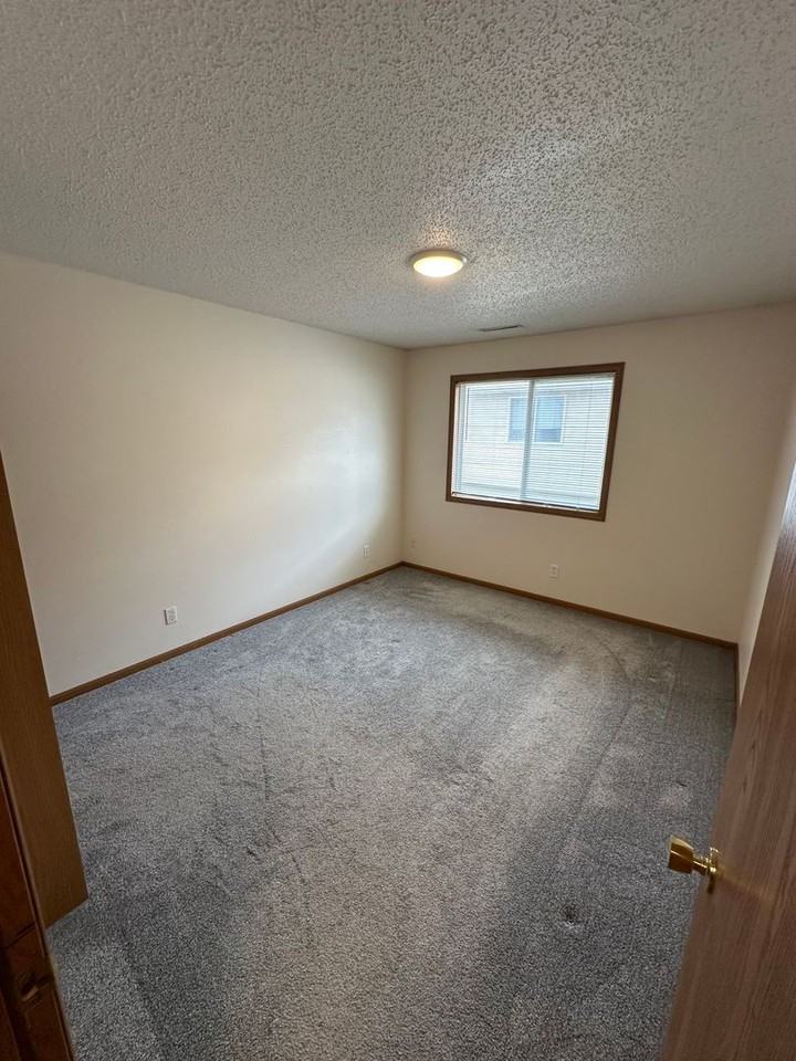 1011 Kellogg Ave - Photo 7 of 18