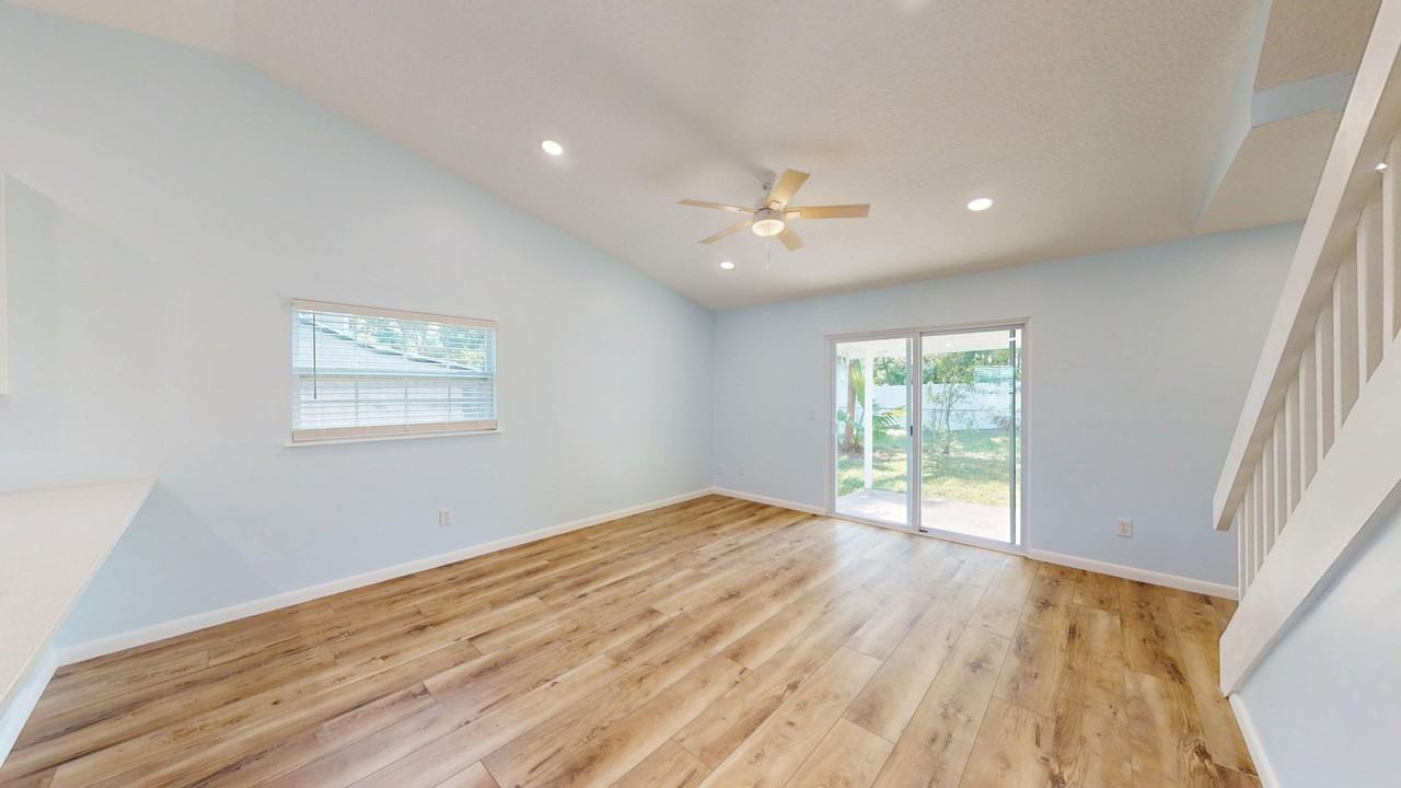 450 Aquatic Dr - Photo 2 of 22