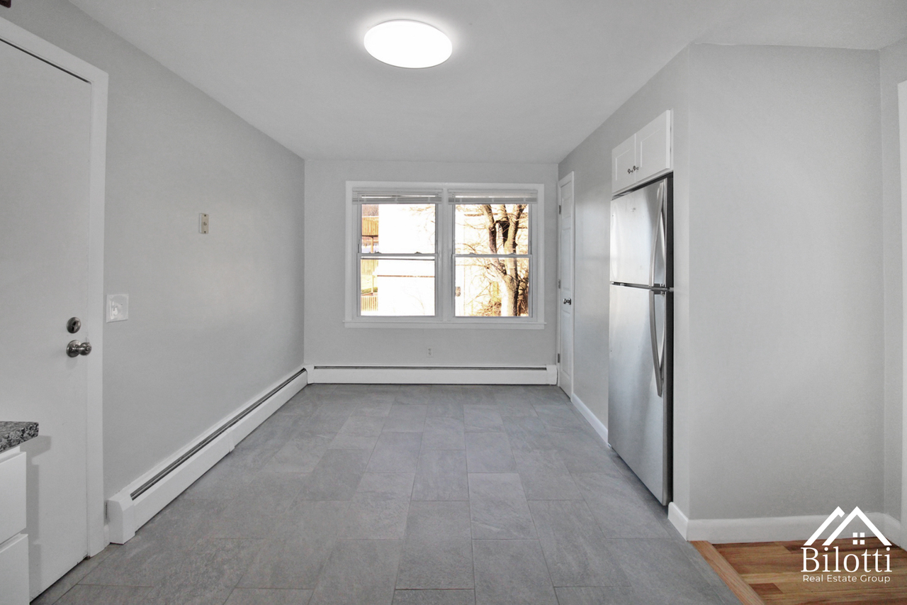 115 Bourne Ave - Photo 2 of 14