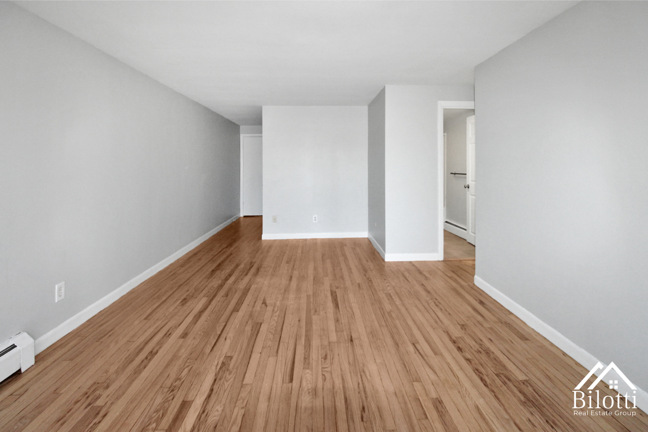 115 Bourne Ave - Photo 4 of 14