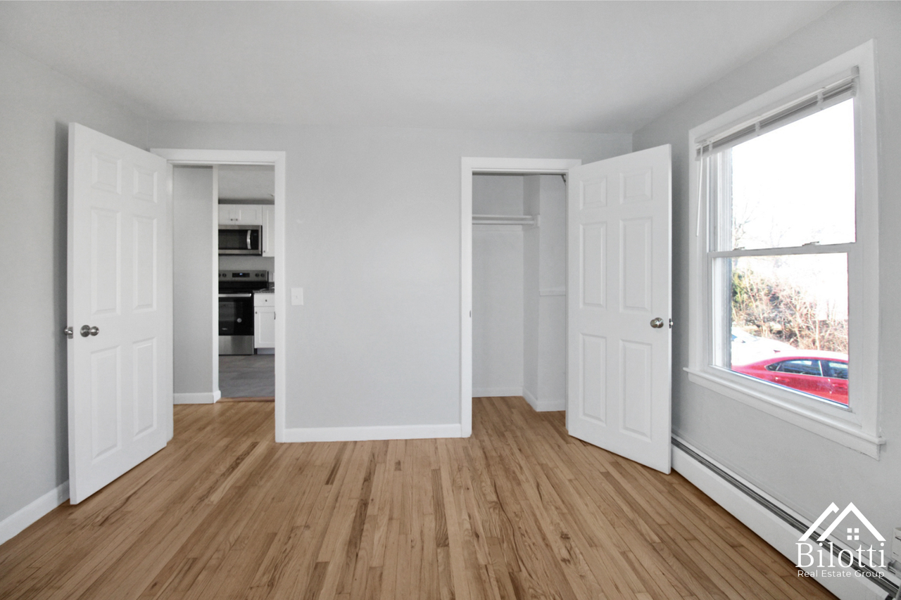 115 Bourne Ave - Photo 6 of 14