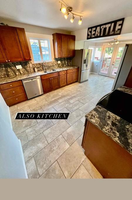 13436 Greenwood Ave N - Photo 3 of 14