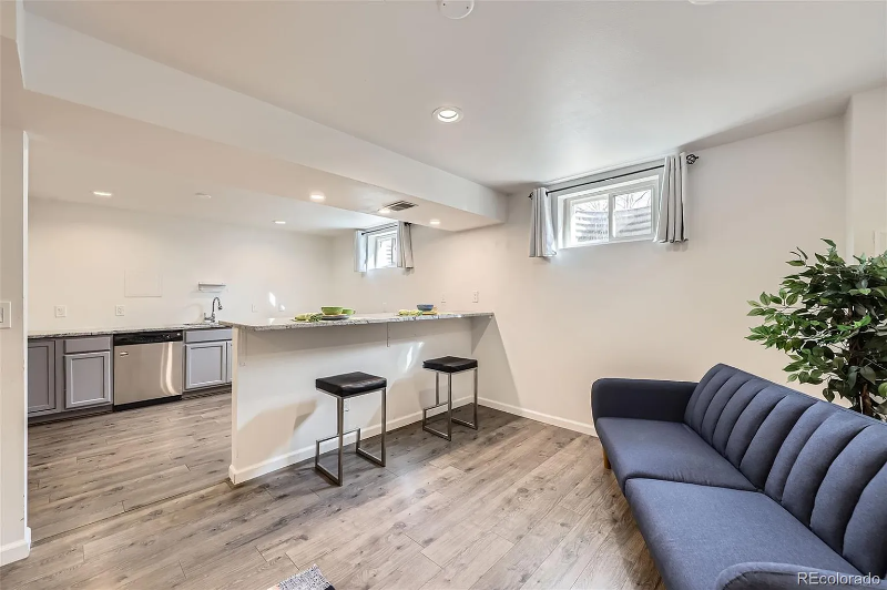 427 Hickory St - Photo 2 of 16