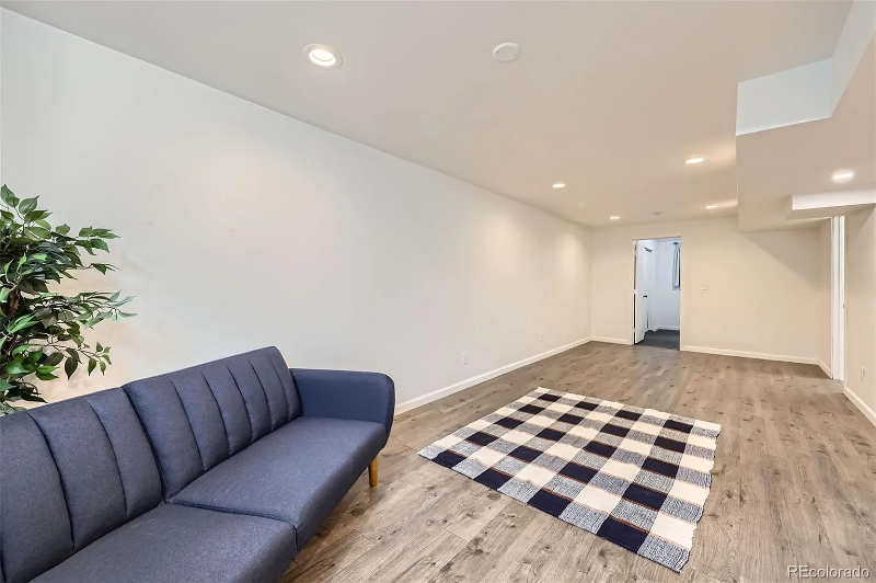 427 Hickory St - Photo 3 of 16