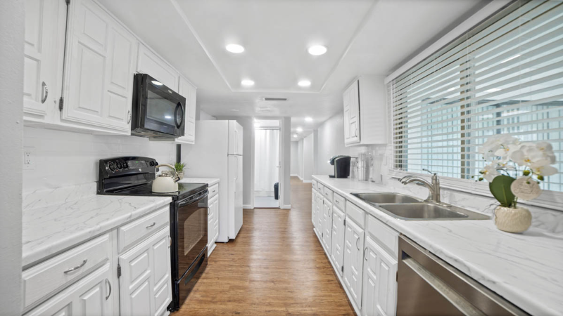 3317 John Muir Ct - Photo 4 of 12