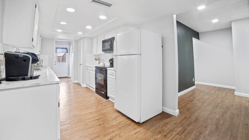 3317 John Muir Ct - Photo 5 of 12