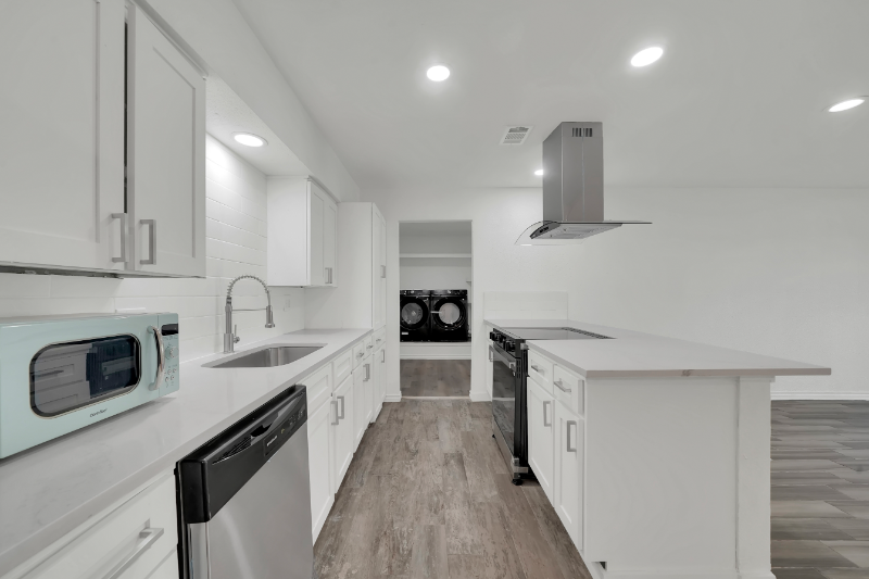 4622 Bayview Dr - Photo 5 of 20