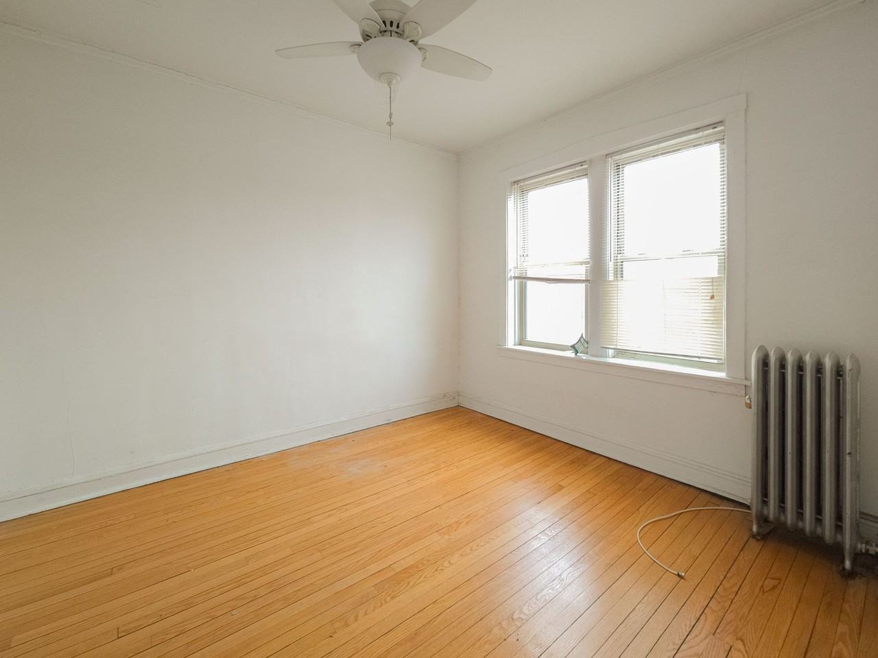 4501-09 N. Greenview - Photo 2 of 9