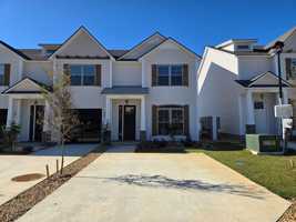 featured image of 5305 Hamilton Green Cir