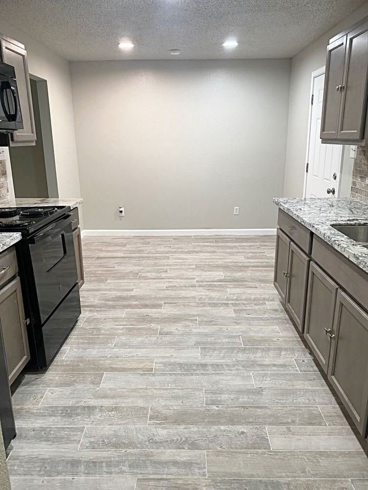 5921 Bedford Dr Apt A - Photo 5 of 13