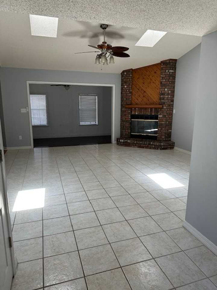 3942 Balsam Dr - Photo 3 of 24