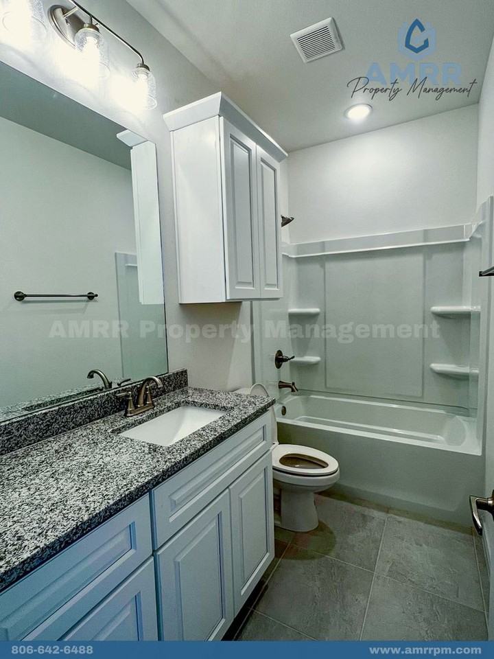 5205 Congress St - Photo 5 of 16