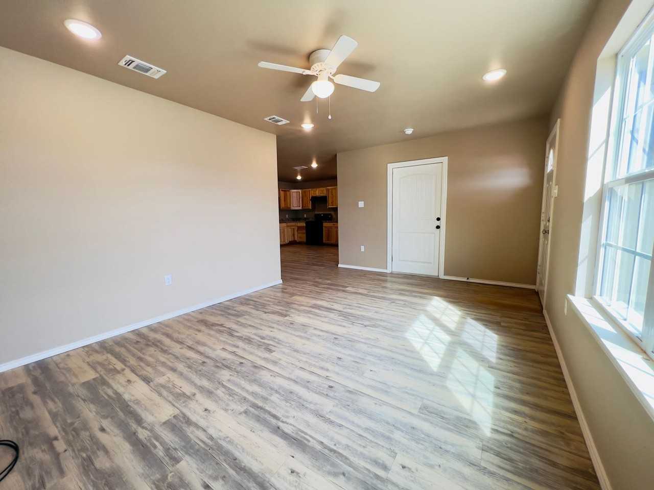 2307 Cedar Ave - Photo 2 of 13