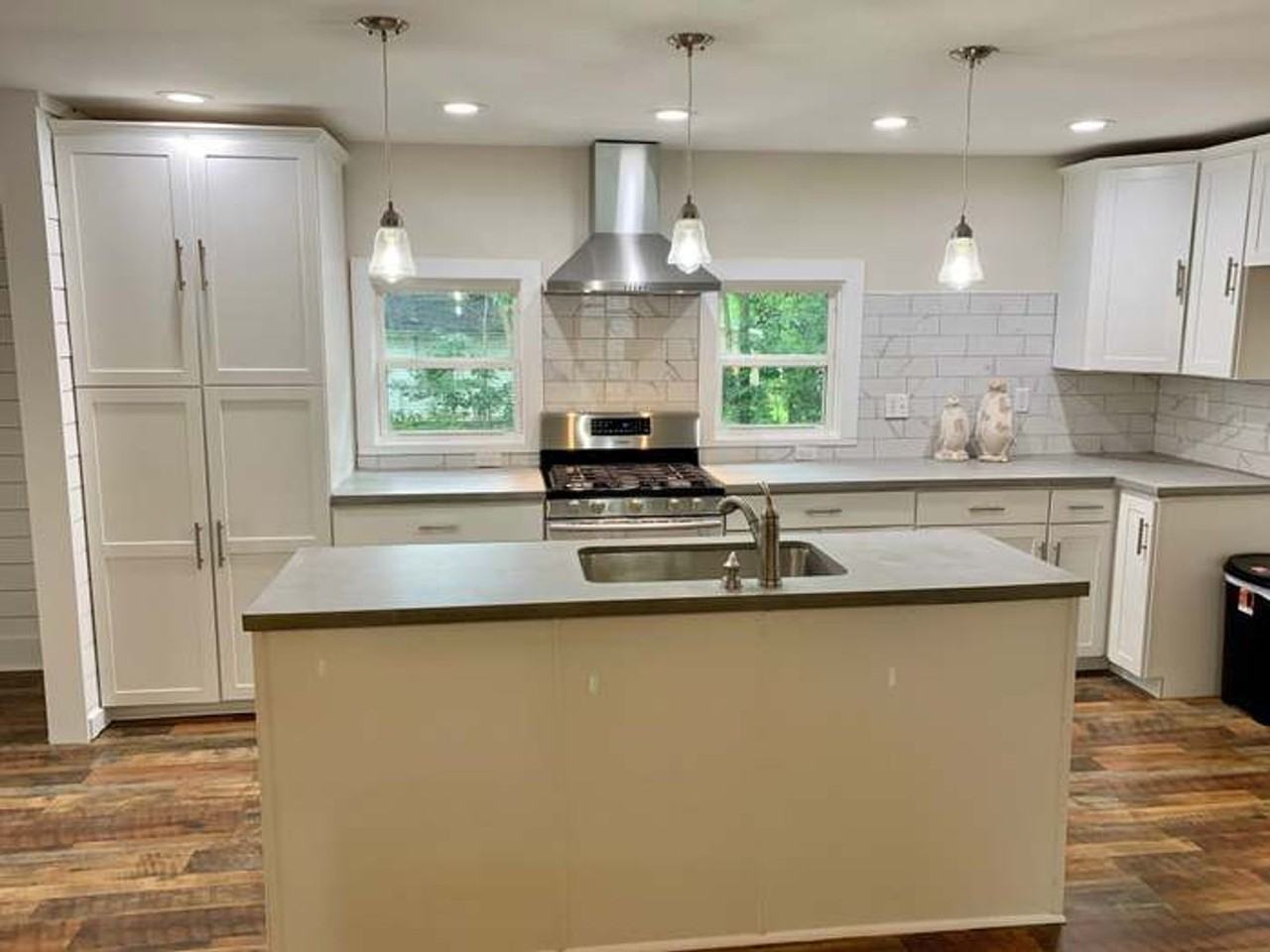 1715 Seifried St - Photo 2 of 13