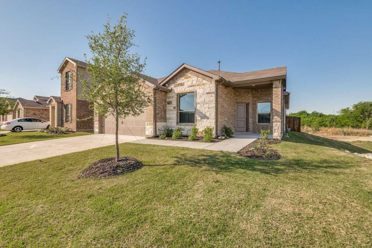 8601 Centerboard Ln - Photo 2 of 25