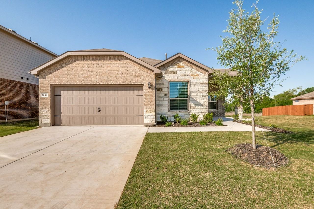 8601 Centerboard Ln - Photo 3 of 25