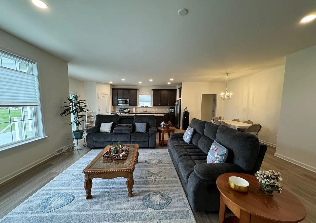 24587 Hollytree Cir - Photo 3 of 40